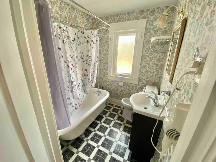 Two Bedrooms Unit With Jacuzzi And Great View Niagara Falls Exteriör bild