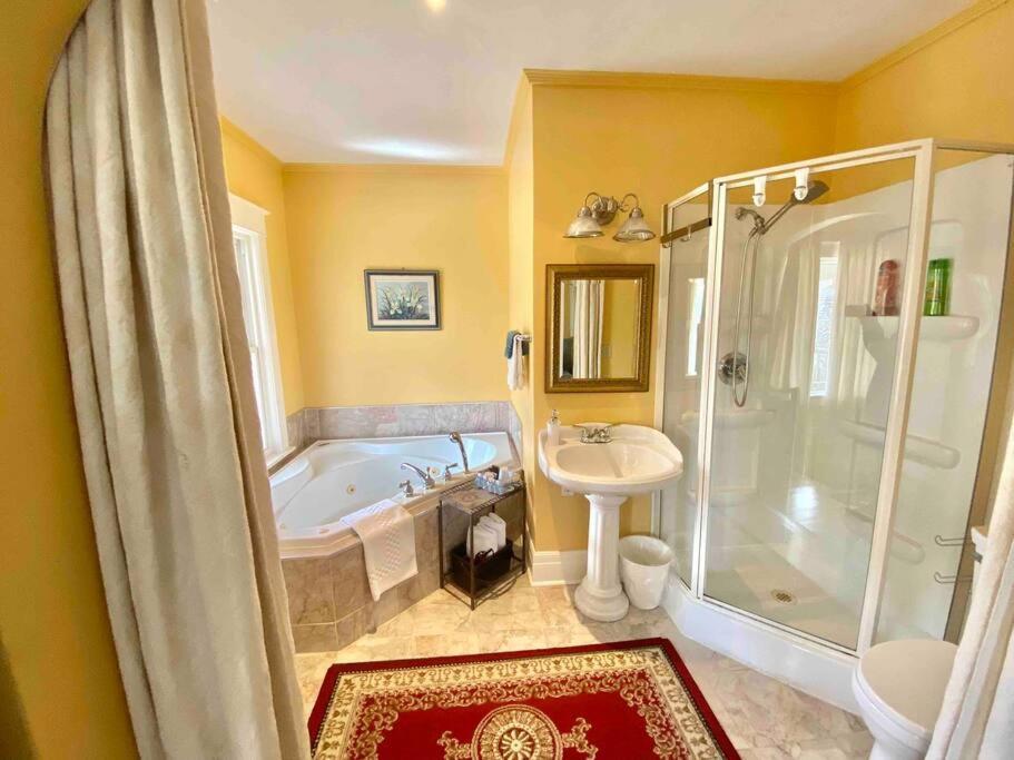 Two Bedrooms Unit With Jacuzzi And Great View Niagara Falls Exteriör bild